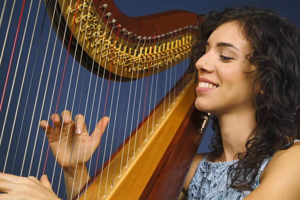 Arpista tocando